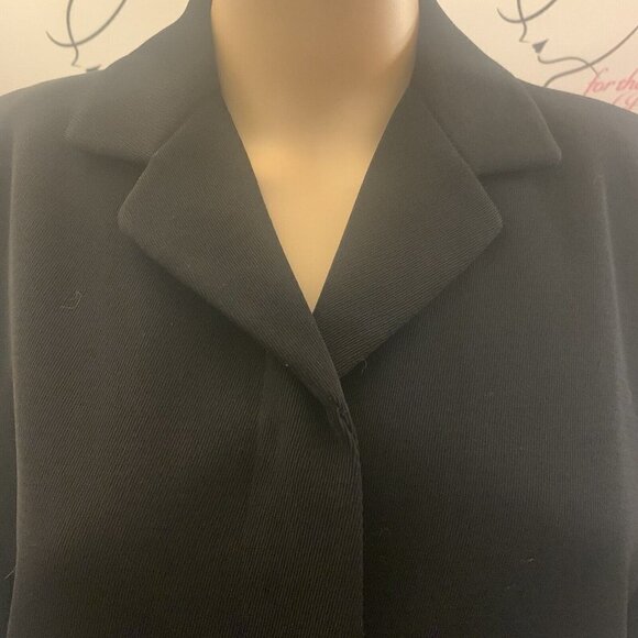 Larry Levine. Size 8. Lined Long Sleeve Button Up Jacket. Knit. AL - Picture 2 of 7